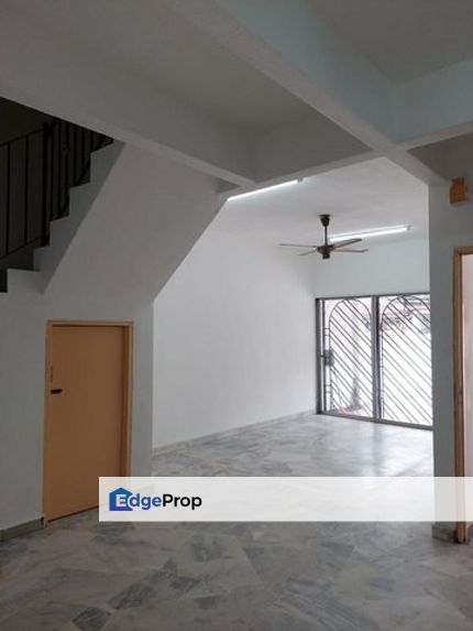 Taman Kinrara Seksyen 2 Puchong For Sale Renovated Individual Title Ready, Selangor, Puchong