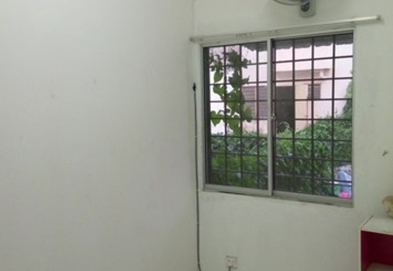 Taman Pinggiran Putra