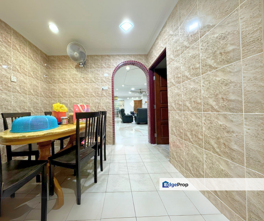 [NON BUMI] Taman Bukit Serdang Double Sty Renovated Unit Well Maintained, Selangor, Seri Kembangan