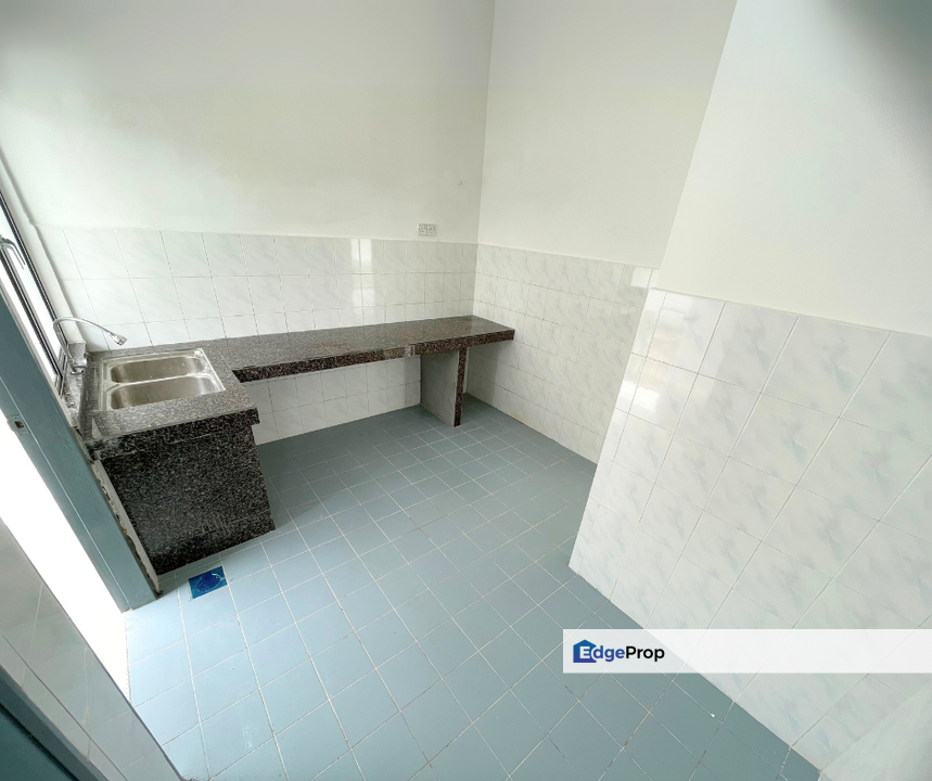 Bandar Seri Ehsan Sepang End Lot Baru Renovate Halaman Depan Luas Extra Tanah Dekat KLIA, Selangor, Banting