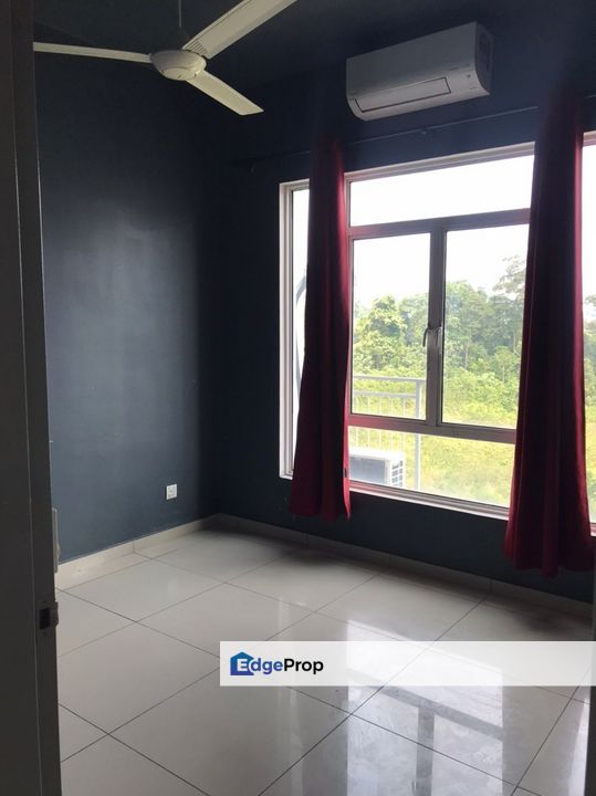 Springville Residence Equine Park Non Bumi 2 Carpark Corner Well Kept Unit For Sale, Selangor, Seri Kembangan