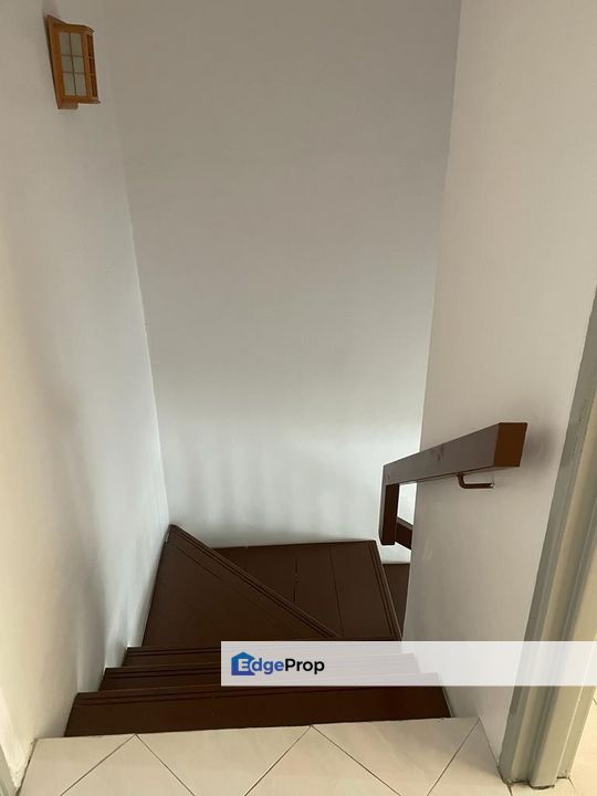 PP5 Taman Pinggiran Putra 2 Sty Non Bumi 4R3B Well Kept Unit For Sale, Selangor, Seri Kembangan