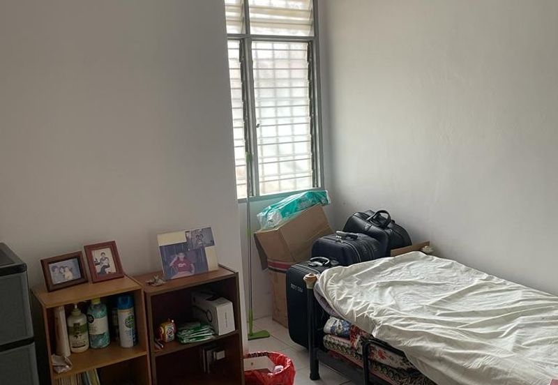 Taman Pinggiran Putra