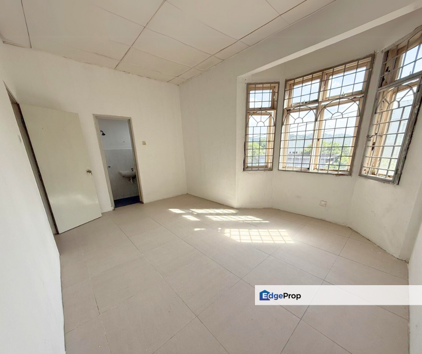 LEP 3 Taman Lestari Putra 2 Sty House Non Bumi Lot 4R3B For Sale, Selangor, Seri Kembangan