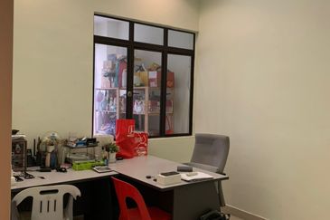 Bandar Puteri Puchong 2 Sty Freehold Renovated 4R4B Kitchen Cabinet For Sale
