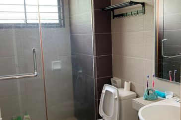 Bandar Puteri Puchong 2 Sty Freehold Renovated 4R4B Kitchen Cabinet For Sale