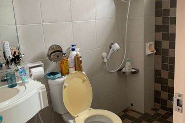 Bandar Puteri Puchong 2 Sty Freehold Renovated 4R4B Kitchen Cabinet For Sale