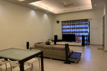 Bandar Puteri Puchong 2 Sty Freehold Renovated 4R4B Kitchen Cabinet For Sale