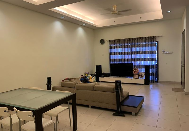 Bandar Puteri Puchong 2 Sty Freehold Renovated 4R4B Kitchen Cabinet For Sale