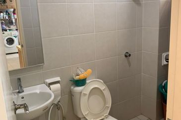 Bandar Puteri Puchong 2 Sty Freehold Renovated 4R4B Kitchen Cabinet For Sale