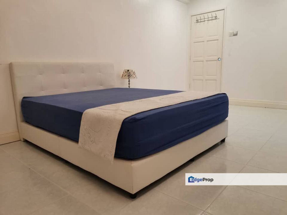 Anggerik Villa 2 Kajang Freehold Renovated Well Kept Unit Furnished For Sale, Selangor, Semenyih