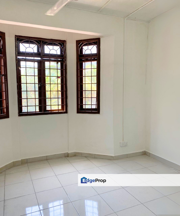 Taman Putra Perdana Puchong Below MV Non Bumi Facing Open 4 Room Unit For Sale, Selangor, Puchong
