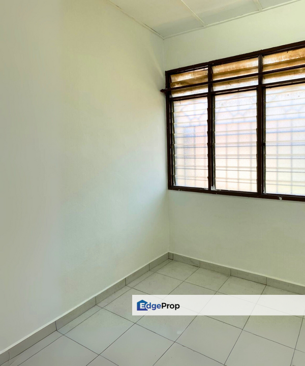 Taman Putra Perdana Puchong Below MV Non Bumi Facing Open 4 Room Unit For Sale, Selangor, Puchong