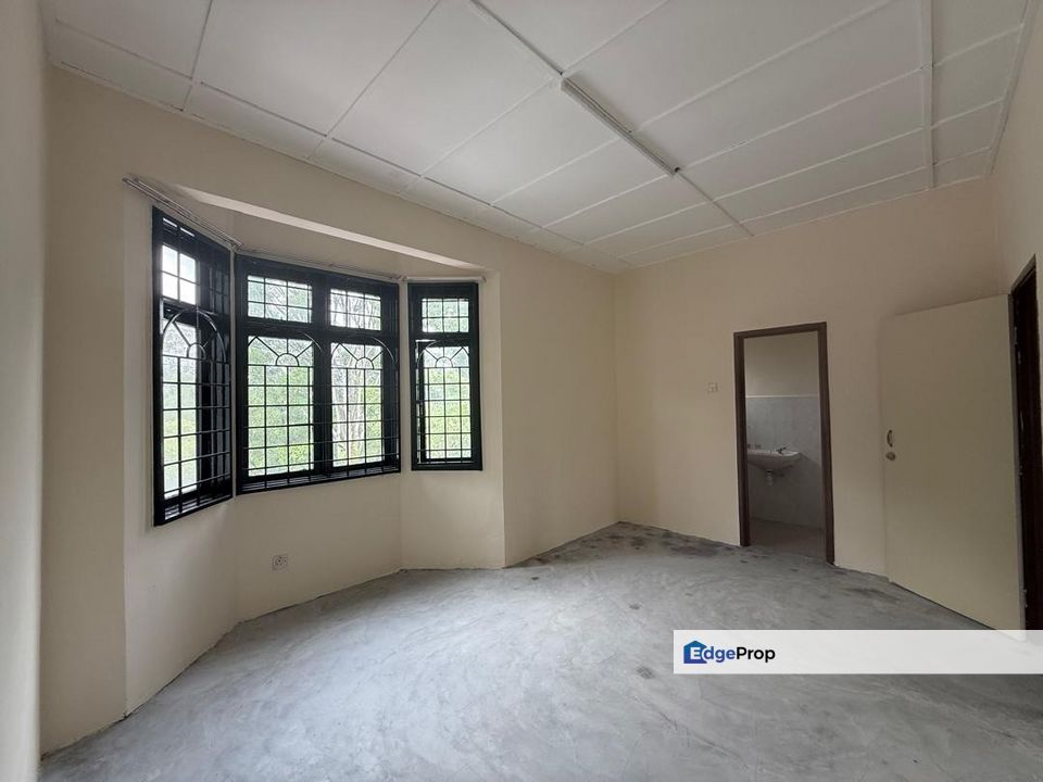 Lestari Putra LEP 3 Seri Kembangan 2 Sty Non Bumi Unit 4R3B Good Cond For Sale, Selangor, Seri Kembangan