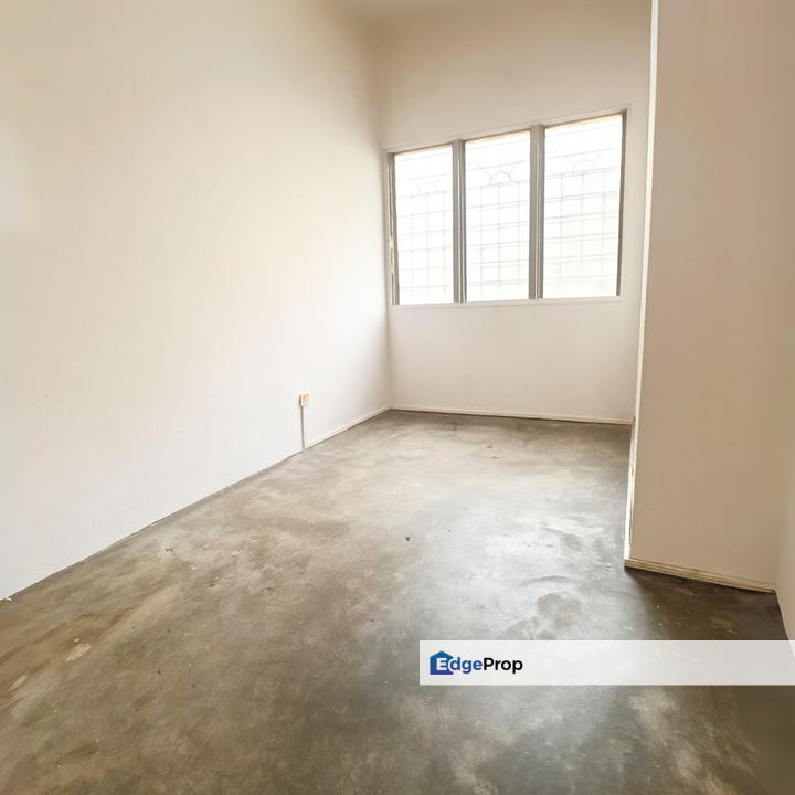 Taman Desa Serdang 2 Storey Non Bumi 4R3B Near MRT For Sale, Selangor, Seri Kembangan