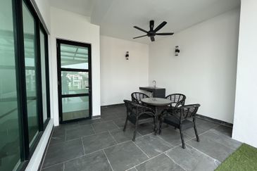 Tropical Villa Luxury Service Suites