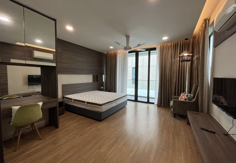 Tropical Villa Luxury Service Suites