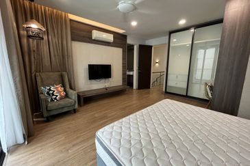 Tropical Villa Luxury Service Suites