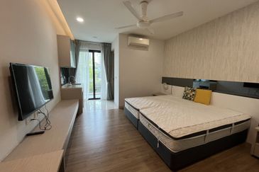 Tropical Villa Luxury Service Suites