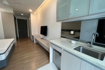 Tropical Villa Luxury Service Suites