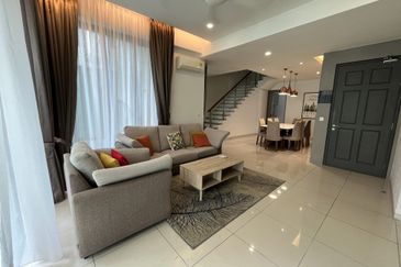 Tropical Villa Luxury Service Suites