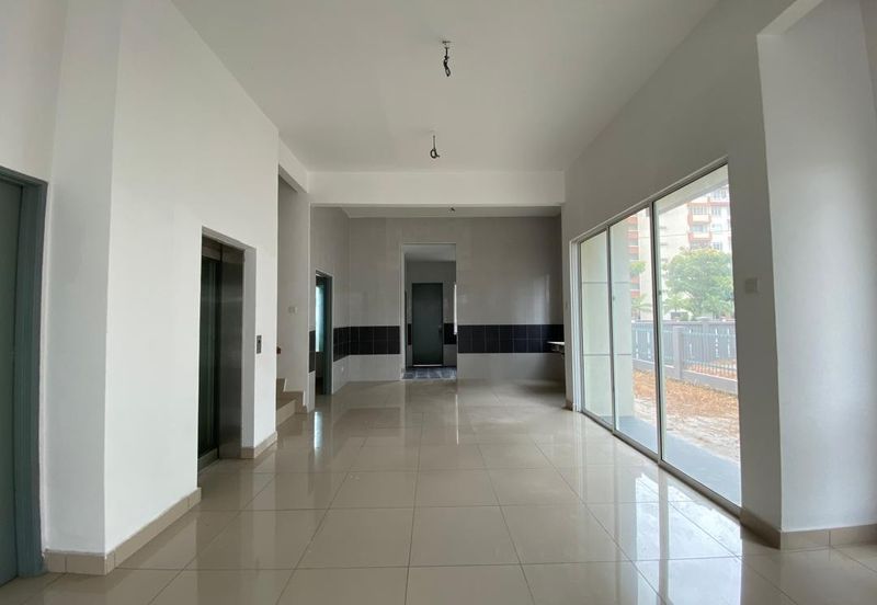 Taman Baiduri 2 Dengkil 3 Sty Semi D With Lift Non Bumi 6 Room For Sale