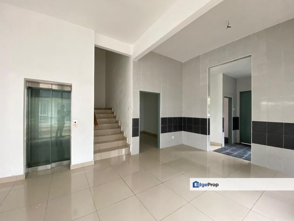 Taman Baiduri 2 Dengkil 3 Sty Semi D With Lift Non Bumi 6 Room For Sale, Selangor, Dengkil