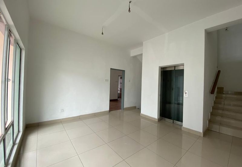 Taman Baiduri 2 Dengkil 3 Sty Semi D With Lift Non Bumi 6 Room For Sale