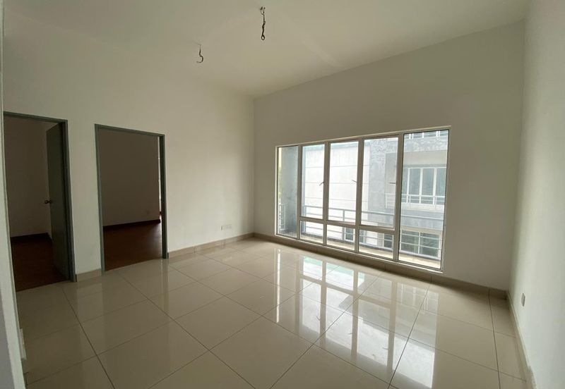Taman Baiduri 2 Dengkil 3 Sty Semi D With Lift Non Bumi 6 Room For Sale