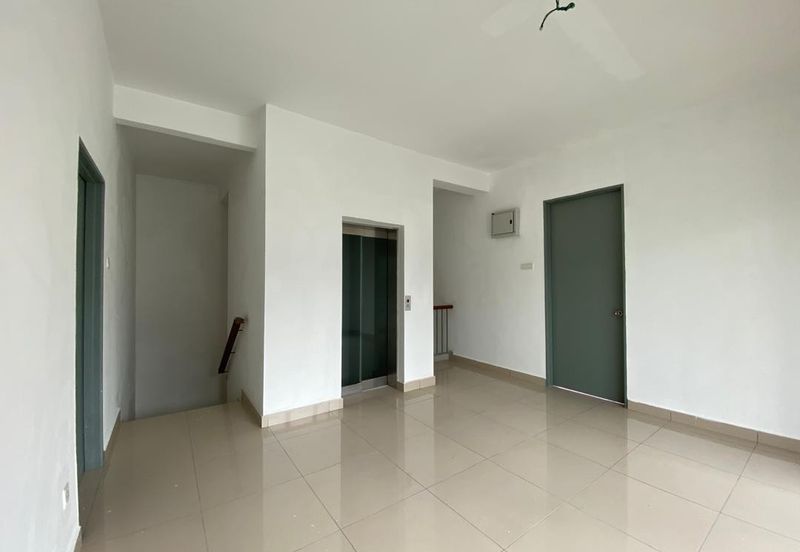 Taman Baiduri 2 Dengkil 3 Sty Semi D With Lift Non Bumi 6 Room For Sale