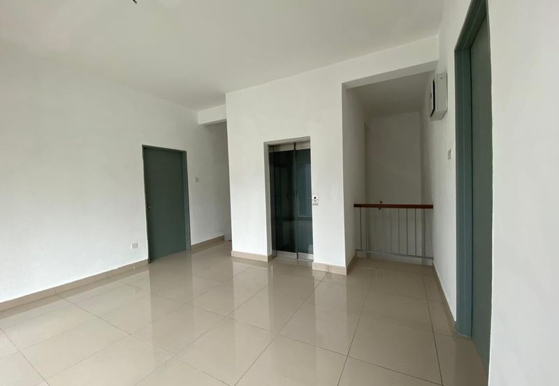 Taman Baiduri 2 Dengkil 3 Sty Semi D With Lift Non Bumi 6 Room For Sale