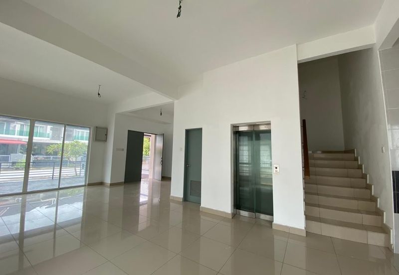 Taman Baiduri 2 Dengkil 3 Sty Semi D With Lift Non Bumi 6 Room For Sale