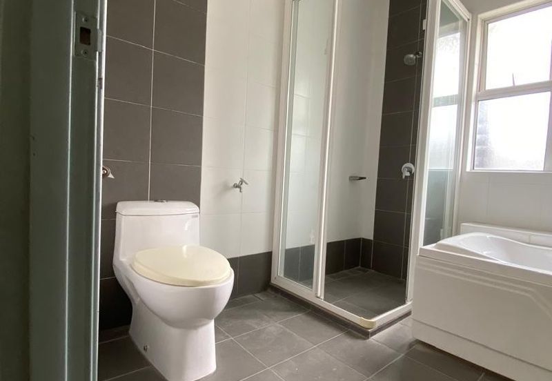 Taman Baiduri 2 Dengkil 3 Sty Semi D With Lift Non Bumi 6 Room For Sale