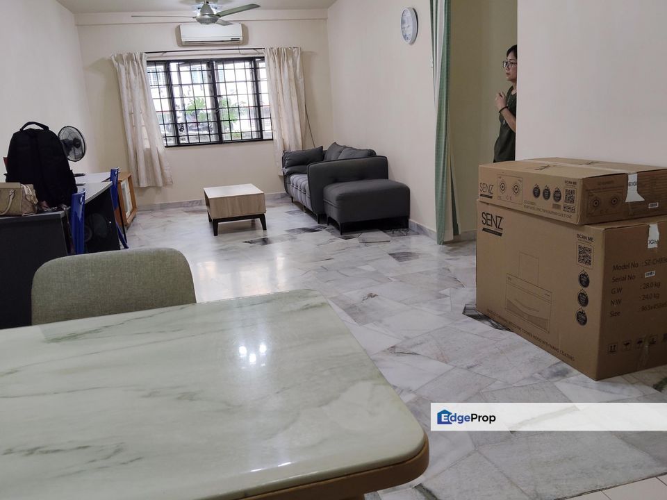 Pangsapuri Putra Permai Seri Kembangan Ground Floor, Fully Furnished Corner Unit For Sale, Selangor, Seri Kembangan