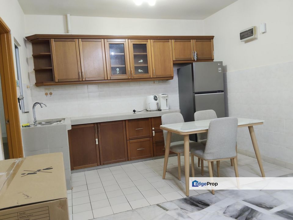 Pangsapuri Putra Permai Seri Kembangan Ground Floor, Fully Furnished Corner Unit For Sale, Selangor, Seri Kembangan