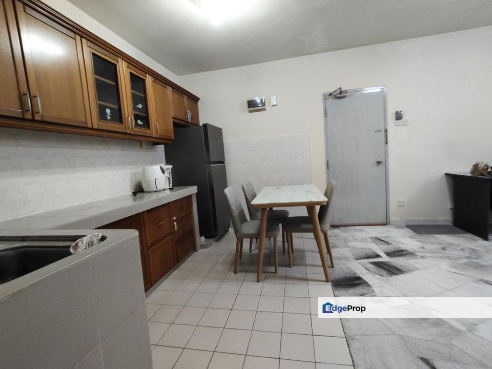 Pangsapuri Putra Permai Seri Kembangan Ground Floor, Fully Furnished Corner Unit For Sale, Selangor, Seri Kembangan