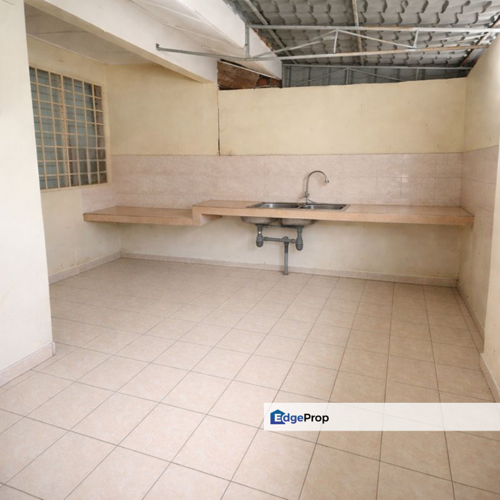 PP5 Taman Pinggiran Putra 2 Sty Non Bumi 4R3B Well Kept Unit For Sale, Selangor, Seri Kembangan
