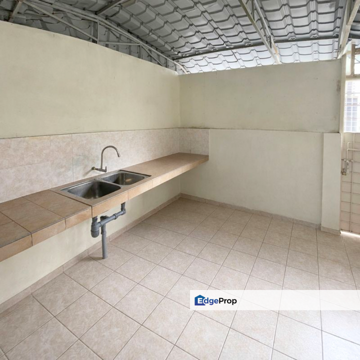 PP5 Taman Pinggiran Putra 2 Sty Non Bumi 4R3B Well Kept Unit For Sale, Selangor, Seri Kembangan