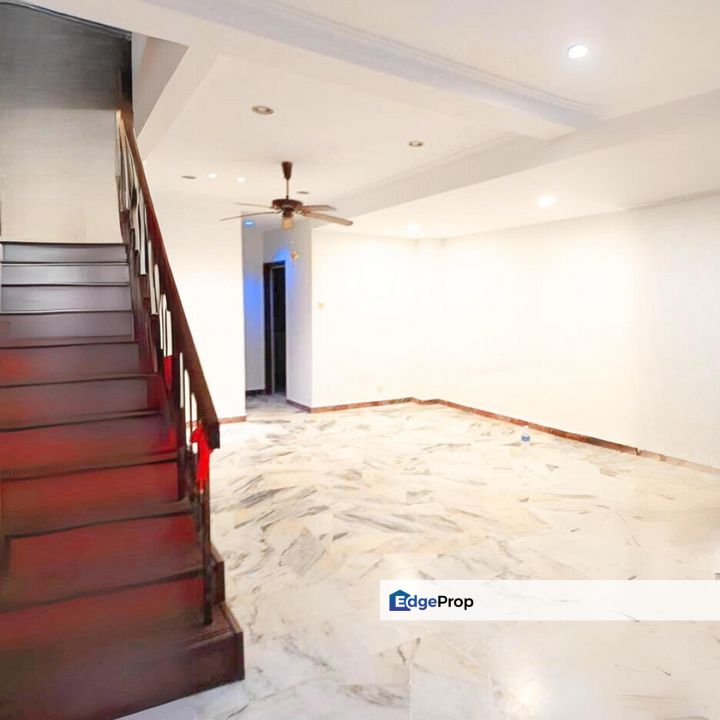 Taman Saujana Puchong 2 Sty House Well Kept Gated & Guarded Kitchen Cabinet For Sale, Selangor, Puchong South