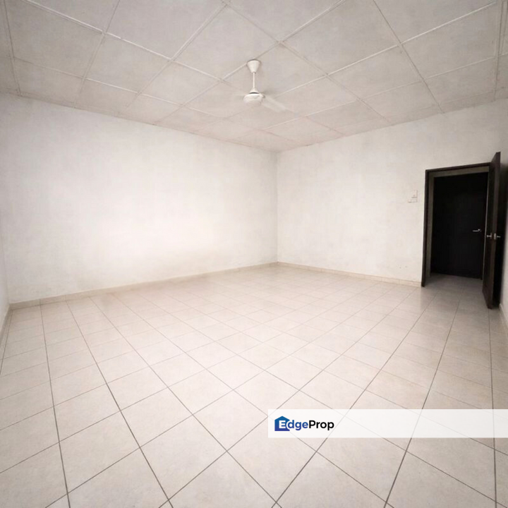 Bandar Mahkota Banting 2 Sty Freehold 4R3B Flood Free Area Kitchen Cabinet Extended For Sale, Selangor, Banting