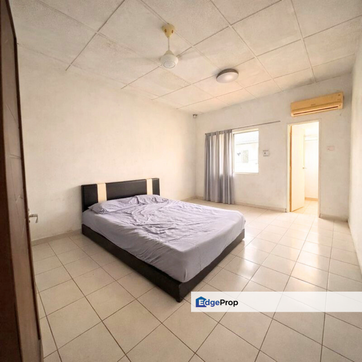 Bandar Mahkota Banting 2 Sty Freehold 4R3B Flood Free Area Kitchen Cabinet Extended For Sale, Selangor, Banting