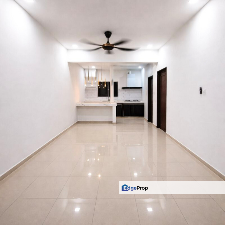 Bandar Mahkota Banting 2 Sty Freehold 4R3B Flood Free Area Kitchen Cabinet Extended For Sale, Selangor, Banting