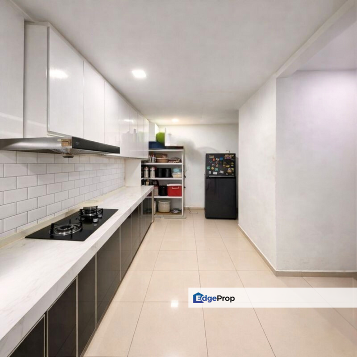 Bandar Mahkota Banting 2 Sty Freehold 4R3B Flood Free Area Kitchen Cabinet Extended For Sale, Selangor, Banting