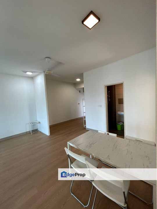 The Holmes 1 KL Corner unit Facing Pool 2 CP Furnished Kitchen Cabinet For Sale, Kuala Lumpur, Bandar Tun Razak