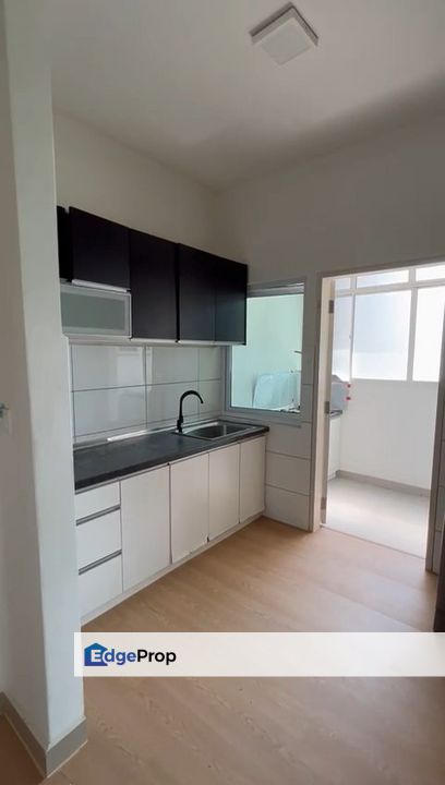 The Holmes 1 KL Corner unit Facing Pool 2 CP Furnished Kitchen Cabinet For Sale, Kuala Lumpur, Bandar Tun Razak
