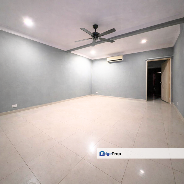 Taman Saujana Puchong 2 Sty Fully Renovated Open Facing Ample Parking Space For Sale, Selangor, Puchong South