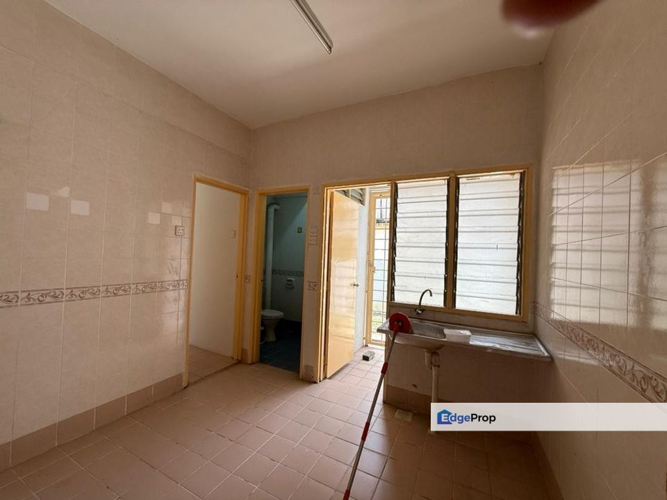 Puchong Utama N Lot Rare Double Storey Walk to School, Perfect Family Home in the Heart of Puchong!, Selangor, Puchong