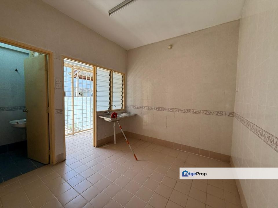 Puchong Utama N Lot Rare Double Storey Walk to School, Perfect Family Home in the Heart of Puchong!, Selangor, Puchong