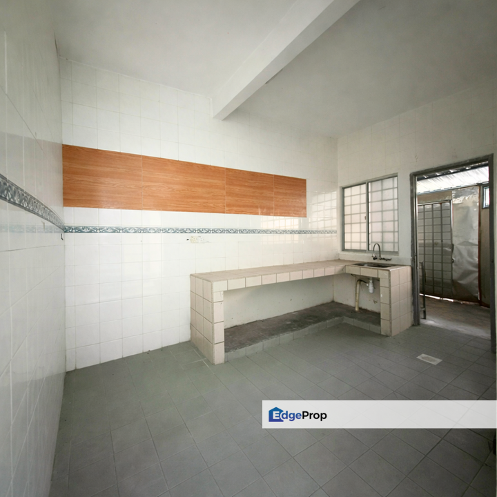 Puchong Utama 2 Sty Freehold 4R3B Good Location Well Kept Unit For Sale, Selangor, Puchong