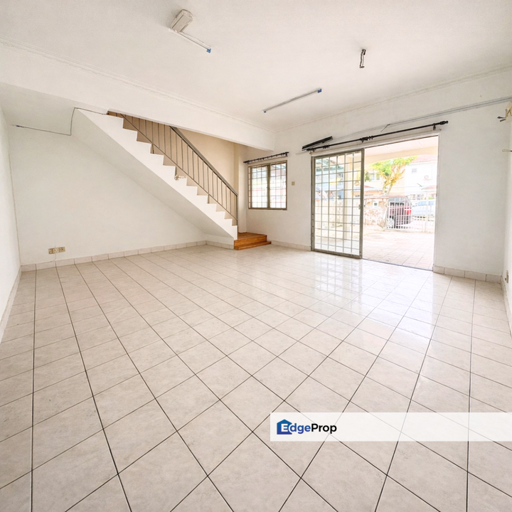 Puchong Utama 2 Sty Freehold 4R3B Good Location Well Kept Unit For Sale, Selangor, Puchong